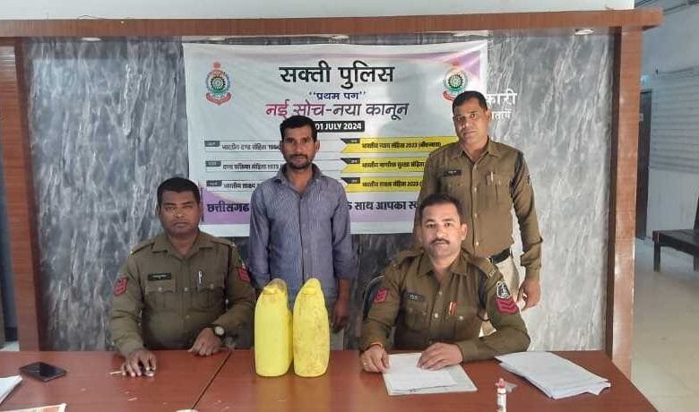 अवैध रूप से कच्ची महुआ शराब बिक्री हेतु रखने वाले दो सगे भाई विनोद कुमार निराला एवं विजय कुमार निराला दोनो निवासी ग्राम सोंठी की गिरफ्तारी अवैध रूप से कच्ची महुआ शराब बिक्री हेतु रखने वाले दो सगे भाई विनोद कुमार निराला एवं विजय कुमार निराला दोनो निवासी ग्राम सोंठी की गिरफ्तारी kshititech