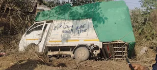 सड़क हादसे में स्कूटी सवार की मौत<br>पत्नी गंभीर रूप से घायल सड़क हादसे में स्कूटी सवार की मौत<br>पत्नी गंभीर रूप से घायल kshititech