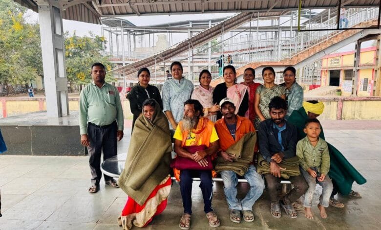 मारवाड़ी युवा मंच महिला जागृति शाखा सक्ती द्वारा रेल्वे स्टेशन में किया कंबल का वितरण मारवाड़ी युवा मंच महिला जागृति शाखा सक्ती द्वारा रेल्वे स्टेशन में किया कंबल का वितरण kshititech