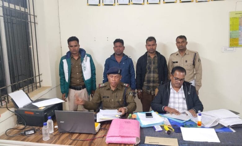 रकम दोगुना करने का प्रलोभन देकर लाखों का ठगी करने वाले दो आरोपी गिरफ्तार भेजा गया न्यायिक रिमाण्ड पर रकम दोगुना करने का प्रलोभन देकर लाखों का ठगी करने वाले दो आरोपी गिरफ्तार भेजा गया न्यायिक रिमाण्ड पर kshititech