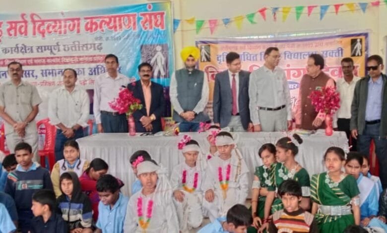 दृष्टि बाधित विद्यालय ने न्यायाधीशों की गरिमामय उपस्थिति में मनाया विश्व दिव्यांग दिवस दृष्टि बाधित विद्यालय ने न्यायाधीशों की गरिमामय उपस्थिति में मनाया विश्व दिव्यांग दिवस kshititech