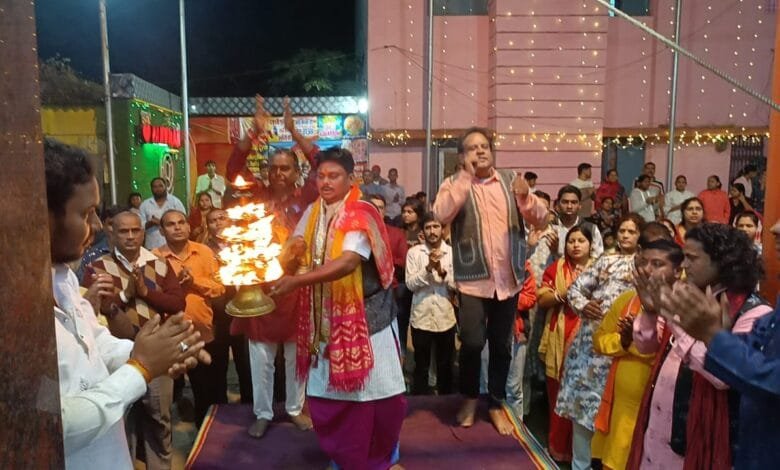 श्री सिद्ध हनुमान मंदिर के ८१ वीं महाआरती में पंडित हर प्रसाद तिवारी शांडिल हुए शामिल श्री सिद्ध हनुमान मंदिर के ८१ वीं महाआरती में पंडित हर प्रसाद तिवारी शांडिल हुए शामिल kshititech