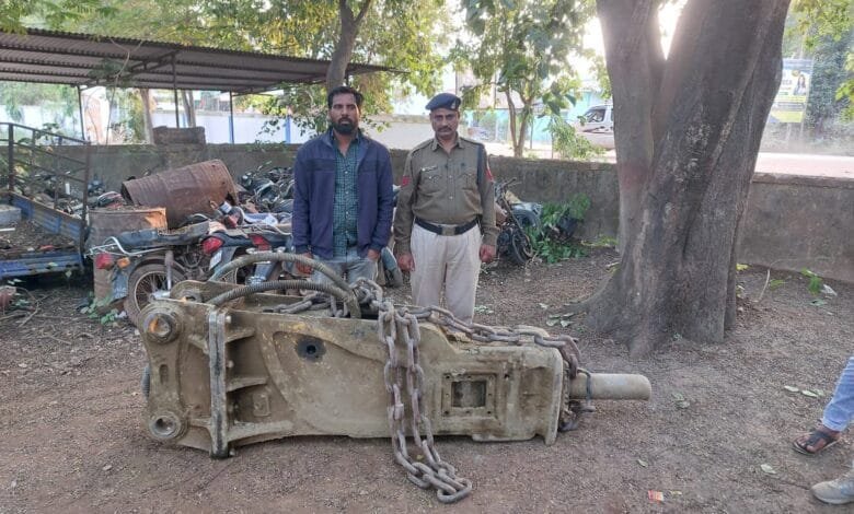 चन्द्रा केशर उद्योग नगझर से चोरी का फरार आरोपी शहडोल से गिरफ्तार चन्द्रा केशर उद्योग नगझर से चोरी का फरार आरोपी शहडोल से गिरफ्तार kshititech