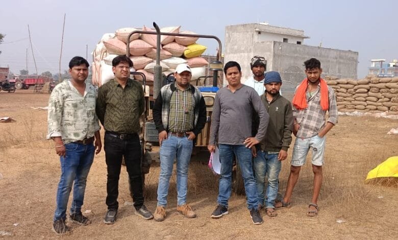 अवैध धान परिवहन पर की गई कार्रवाई 120 बोरा अवैध धान जप्त अवैध धान परिवहन पर की गई कार्रवाई 120 बोरा अवैध धान जप्त kshititech