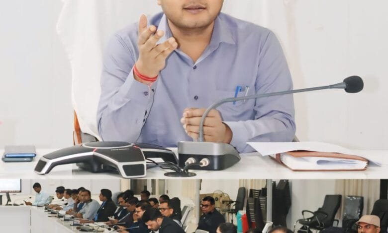 कलेक्टर ने ली साप्ताहिक समय सीमा की बैठक कलेक्टर ने ली साप्ताहिक समय सीमा की बैठक kshititech