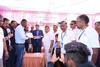 केंद्रीय मंत्री नितिन गडकरी से सम्मानित हुए सक्ती जिले के तीन शिक्षक केंद्रीय मंत्री नितिन गडकरी से सम्मानित हुए सक्ती जिले के तीन शिक्षक kshititech