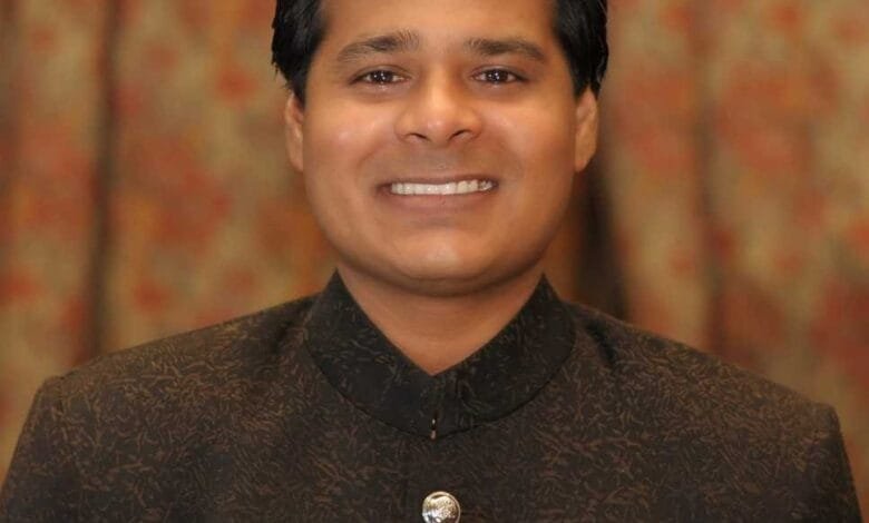 शिव वाटिका का नाम बदलकर चरण दास महंत ने अपने पद का दुरुपयोग करते हुए अपने पिता स्व. बिसाहू दास महंत उद्यान नाम रखा जिसका घोर विरोध- राजा धर्मेंद्र सिंह शिव वाटिका का नाम बदलकर चरण दास महंत ने अपने पद का दुरुपयोग करते हुए अपने पिता स्व. बिसाहू दास महंत उद्यान नाम रखा जिसका घोर विरोध- राजा धर्मेंद्र सिंह kshititech
