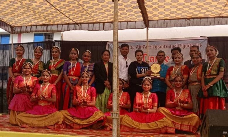 एक बार फिर जिंदल वर्ल्ड स्कूल के विद्यार्थियों ने नृत्य प्रतियोगिता में बुलंद किया झण्डा, तीन स्कूल को पछाड़ कर रहा सिरमौर एक बार फिर जिंदल वर्ल्ड स्कूल के विद्यार्थियों ने नृत्य प्रतियोगिता में बुलंद किया झण्डा, तीन स्कूल को पछाड़ कर रहा सिरमौर kshititech