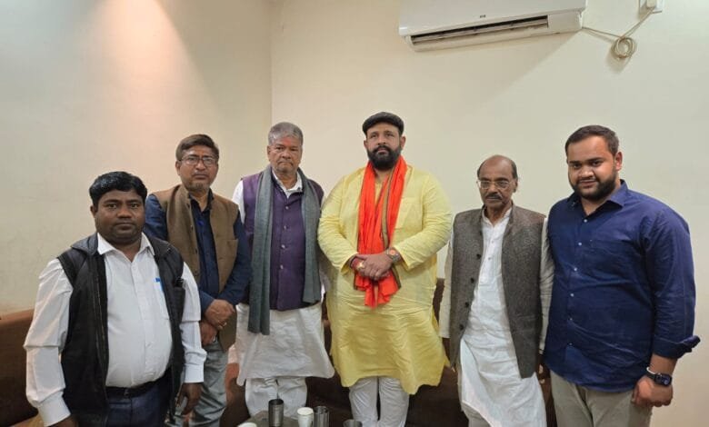 अल्पप्रवास पर अखिल भारतीय घर वापसी प्रमुख व प्रदेश मंत्री भारतीय जनता पार्टी प्रबल प्रताप सिंह जूदेव वरिष्ठ भाजपा नेता रामाअवतार अग्रवाल के निवास पहुंचकर की आत्मीय मुलाकात अल्पप्रवास पर अखिल भारतीय घर वापसी प्रमुख व प्रदेश मंत्री भारतीय जनता पार्टी प्रबल प्रताप सिंह जूदेव वरिष्ठ भाजपा नेता रामाअवतार अग्रवाल के निवास पहुंचकर की आत्मीय मुलाकात kshititech