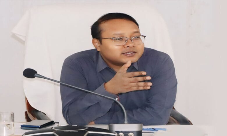 कलेक्टर ने ली साप्ताहिक समय सीमा की बैठक कलेक्टर ने ली साप्ताहिक समय सीमा की बैठक kshititech