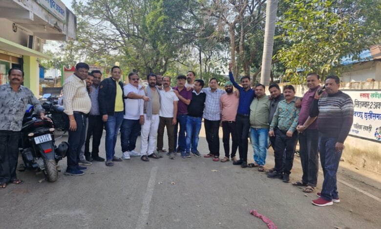 सक्ती नगर पालिका की सामान्य सीट घोषित होने पर पूर्व नगरपालिका अध्यक्ष श्याम सुंदर अग्रवाल को बधाई देने पहुंचे उनके समर्थक सक्ती नगर पालिका की सामान्य सीट घोषित होने पर पूर्व नगरपालिका अध्यक्ष श्याम सुंदर अग्रवाल को बधाई देने पहुंचे उनके समर्थक kshititech