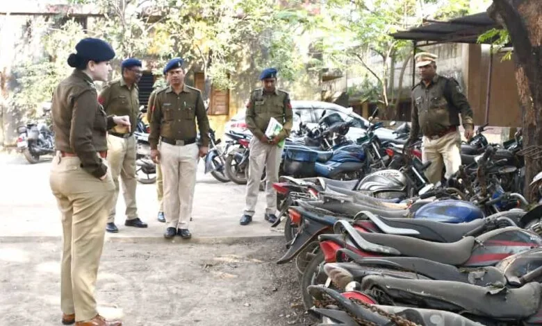 पुलिस अधीक्षक अंकिता शर्मा द्वारा थाना मालखरौदा का वार्षिक निरीक्षण किया गया पुलिस अधीक्षक अंकिता शर्मा द्वारा थाना मालखरौदा का वार्षिक निरीक्षण किया गया kshititech