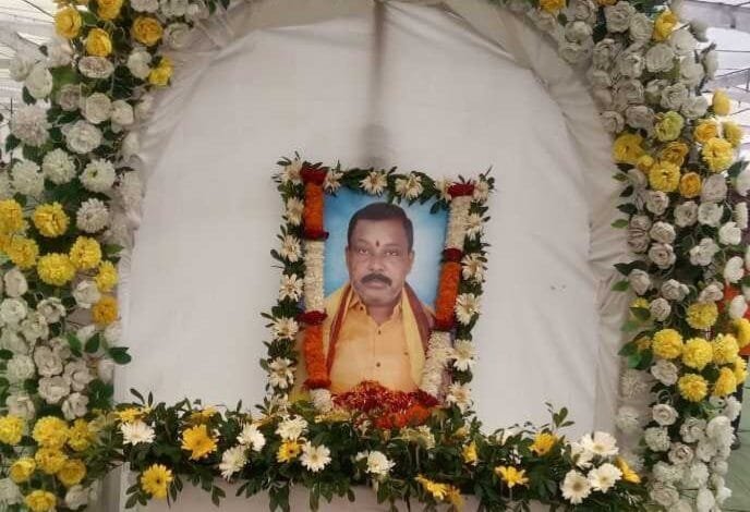 सक्ती के स्व. सुरेश हलवाई को पूर्व नगर पालिका अध्यक्ष श्यामसुंदर अग्रवाल एवं छत्तीसगढ़ जनर्लिस्ट वेलफेयर यूनियन के जिलाध्यक्ष रमेश चंद अग्रवाल सहित पत्रकार साथियों ने दी श्रद्धांजलि सक्ती के स्व. सुरेश हलवाई को पूर्व नगर पालिका अध्यक्ष श्यामसुंदर अग्रवाल एवं छत्तीसगढ़ जनर्लिस्ट वेलफेयर यूनियन के जिलाध्यक्ष रमेश चंद अग्रवाल सहित पत्रकार साथियों ने दी श्रद्धांजलि kshititech