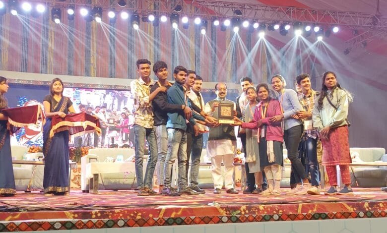 राज्य स्तरीय युवा महोत्सव में सक्ती जिला ने लहराया परचम राज्य स्तरीय युवा महोत्सव में सक्ती जिला ने लहराया परचम kshititech