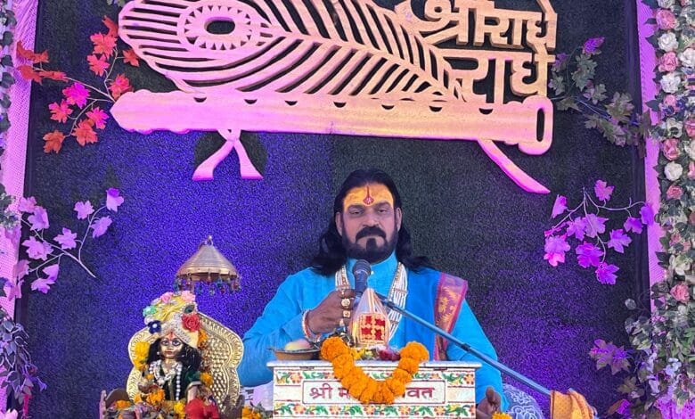 भगवान हमेशा अपने भक्त के वशीभूत होते हैं - भागवताचार्य राजेंद्र जी महाराज भगवान हमेशा अपने भक्त के वशीभूत होते हैं - भागवताचार्य राजेंद्र जी महाराज kshititech