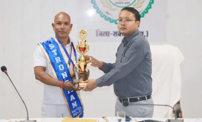 कलेक्टर ने पावरलिफ्टर गुरुवचन को पावर लिफ्टिंग प्रतियोगिता में गोल्ड मेडल जीतने पर किया सम्मानित कलेक्टर ने पावरलिफ्टर गुरुवचन को पावर लिफ्टिंग प्रतियोगिता में गोल्ड मेडल जीतने पर किया सम्मानित kshititech