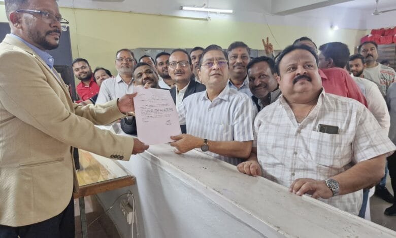 वरिष्ठ कांग्रेसी नेता श्याम सुंदर अग्रवाल ने अपने समर्थकों के साथ भरा नामांकन वरिष्ठ कांग्रेसी नेता श्याम सुंदर अग्रवाल ने अपने समर्थकों के साथ भरा नामांकन kshititech
