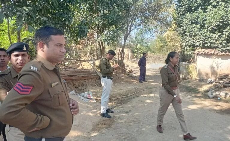 ग्राम जाजंग में युवती का अर्धनग्न अवस्था में शव मिलने से क्षेत्र में सनसनी बलात्कार एवम हत्या की आशंका ग्राम जाजंग में युवती का अर्धनग्न अवस्था में शव मिलने से क्षेत्र में सनसनी बलात्कार एवम हत्या की आशंका kshititech