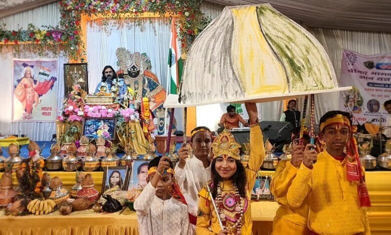 भागवत कथा में श्रीकृष्ण बाल लीला, माखन चोरी एवं गोवर्धन पूजा के प्रसंग पर भक्तजनों को कथा श्रवण कराया राजेंद्र महाराज ने भागवत कथा में श्रीकृष्ण बाल लीला, माखन चोरी एवं गोवर्धन पूजा के प्रसंग पर भक्तजनों को कथा श्रवण कराया राजेंद्र महाराज ने kshititech