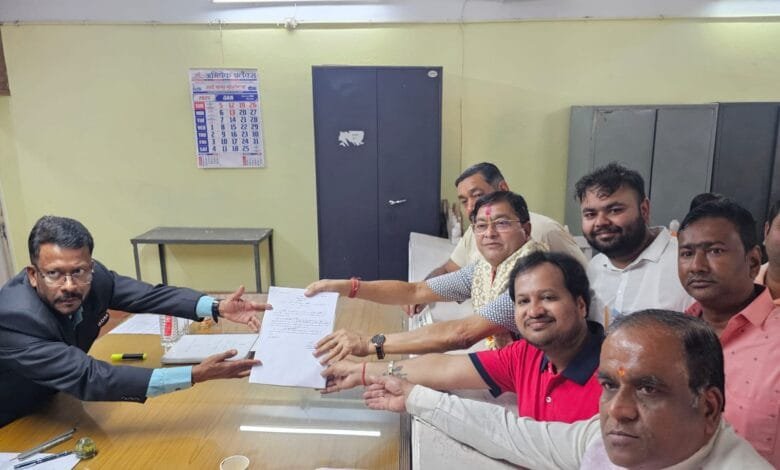 कांग्रेस के कर्मठ वरिष्ठ कांग्रेसी नेता पूर्व नगर पालिका अध्यक्ष श्याम सुंदर अग्रवाल ने नगर वासियों के आग्रह पर निर्दलीय के रूप में किया नामांकन दाखिल कांग्रेस के कर्मठ वरिष्ठ कांग्रेसी नेता पूर्व नगर पालिका अध्यक्ष श्याम सुंदर अग्रवाल ने नगर वासियों के आग्रह पर निर्दलीय के रूप में किया नामांकन दाखिल kshititech