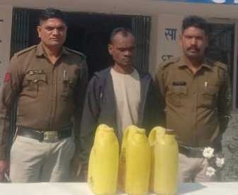 बाराद्वार पुलिस ने महुआ शराब की बिक्री करने वाले 2 आरोपी गिरफ्तार 35 लीटर महुआ शराब आरोपियों से जब्त बाराद्वार पुलिस ने महुआ शराब की बिक्री करने वाले 2 आरोपी गिरफ्तार 35 लीटर महुआ शराब आरोपियों से जब्त kshititech