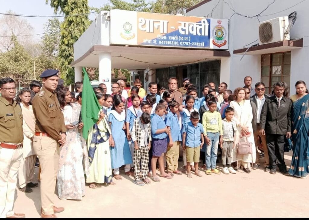 दृष्टि बाधित दिव्यांग बच्चों ने ब्रेल दिवस पर जागरूकता रैली निकाली दृष्टि बाधित दिव्यांग बच्चों ने ब्रेल दिवस पर जागरूकता रैली निकाली kshititech
