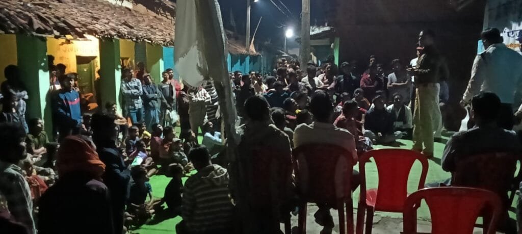 यातायात व्यवस्था सुदृढ़ करने एवं लोगों में यातायात जागरूकता लाने के लिए पुलिस प्रशासन द्वारा किया जा रहा है विभिन्न कार्यक्रम यातायात व्यवस्था सुदृढ़ करने एवं लोगों में यातायात जागरूकता लाने के लिए पुलिस प्रशासन द्वारा किया जा रहा है विभिन्न कार्यक्रम kshititech