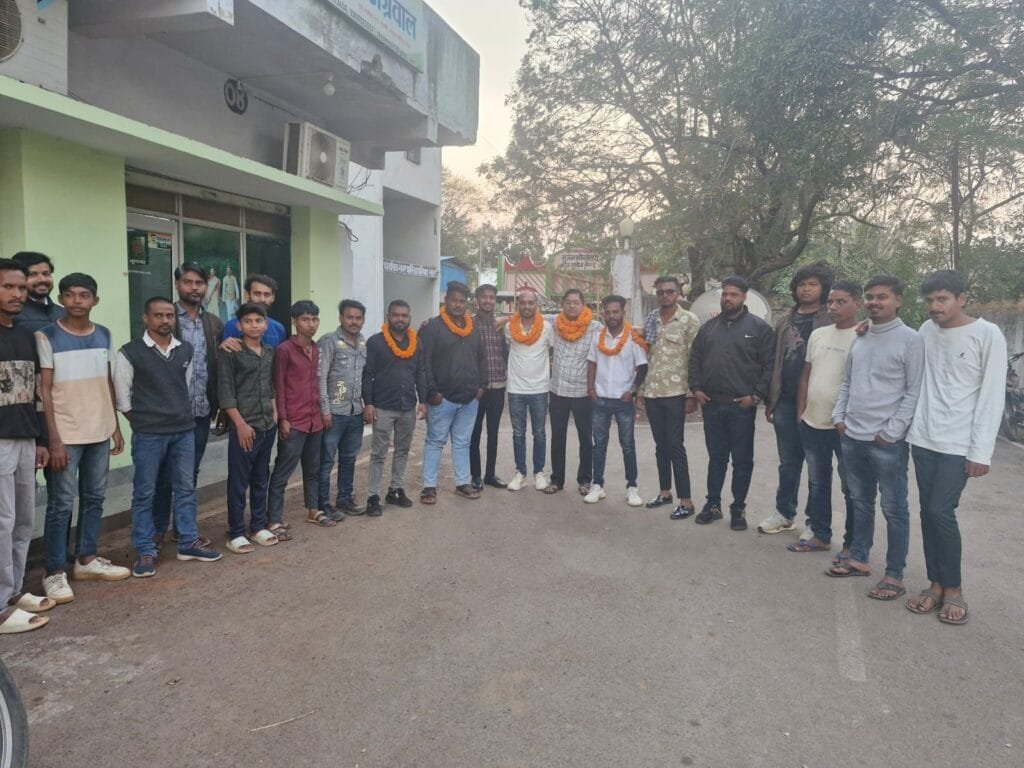 सक्ती नगर पालिका की सामान्य सीट घोषित होने पर पूर्व नगरपालिका अध्यक्ष श्याम सुंदर अग्रवाल को बधाई देने पहुंचे उनके समर्थक सक्ती नगर पालिका की सामान्य सीट घोषित होने पर पूर्व नगरपालिका अध्यक्ष श्याम सुंदर अग्रवाल को बधाई देने पहुंचे उनके समर्थक kshititech