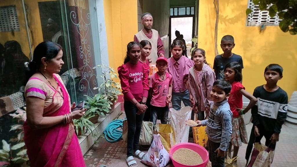 नगर सहित ग्रामीण जनों में छेरछेरा महापर्व अनदान का पर्व धूमधाम से मनाया गया नगर सहित ग्रामीण जनों में छेरछेरा महापर्व अनदान का पर्व धूमधाम से मनाया गया kshititech