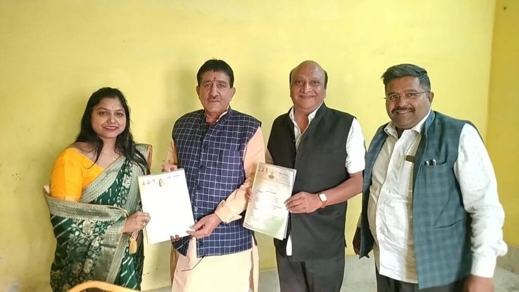 सक्ती नगर पालिका कांग्रेस पर्यवेक्षक हरीश परसाई को अध्यक्ष पार्षद के लिए सभी ने सौंपा बायोडाटा सक्ती नगर पालिका कांग्रेस पर्यवेक्षक हरीश परसाई को अध्यक्ष पार्षद के लिए सभी ने सौंपा बायोडाटा kshititech
