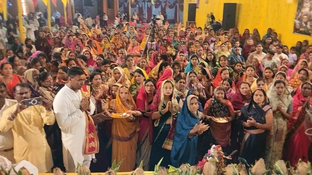 भागवत कथा के तीसरे दिन जिला न्यायालय के सभी न्यायाधीशों ने व्यास पीठ में पूजा अर्चना कर आशीर्वाद प्राप्त किया भागवत कथा के तीसरे दिन जिला न्यायालय के सभी न्यायाधीशों ने व्यास पीठ में पूजा अर्चना कर आशीर्वाद प्राप्त किया kshititech