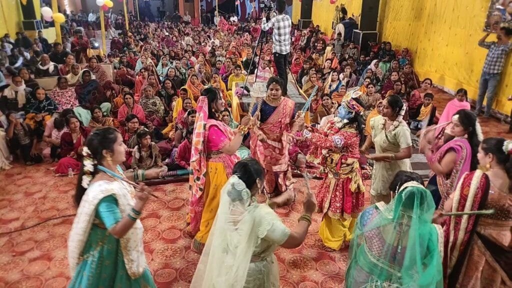 भागवत कथा में श्रीकृष्ण बाल लीला, माखन चोरी एवं गोवर्धन पूजा के प्रसंग पर भक्तजनों को कथा श्रवण कराया राजेंद्र महाराज ने भागवत कथा में श्रीकृष्ण बाल लीला, माखन चोरी एवं गोवर्धन पूजा के प्रसंग पर भक्तजनों को कथा श्रवण कराया राजेंद्र महाराज ने kshititech