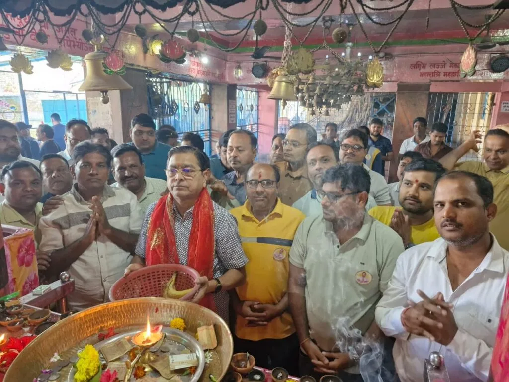 सक्ती नगर पालिका अध्यक्ष के लिए कांग्रेस से रीना गेवाड़ीन , बीजेपी से चिराग अग्रवाल तो वहीं निर्दलीय प्रत्याशी के रूप में श्याम सुंदर अग्रवाल ने भरा नामांकन सक्ती नगर पालिका अध्यक्ष के लिए कांग्रेस से रीना गेवाड़ीन , बीजेपी से चिराग अग्रवाल तो वहीं निर्दलीय प्रत्याशी के रूप में श्याम सुंदर अग्रवाल ने भरा नामांकन kshititech