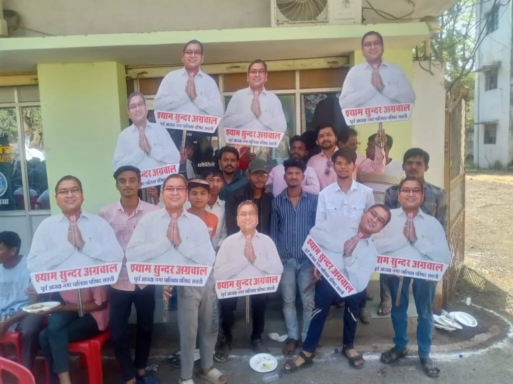 सक्ती नगर पालिका अध्यक्ष के लिए कांग्रेस से रीना गेवाड़ीन , बीजेपी से चिराग अग्रवाल तो वहीं निर्दलीय प्रत्याशी के रूप में श्याम सुंदर अग्रवाल ने भरा नामांकन सक्ती नगर पालिका अध्यक्ष के लिए कांग्रेस से रीना गेवाड़ीन , बीजेपी से चिराग अग्रवाल तो वहीं निर्दलीय प्रत्याशी के रूप में श्याम सुंदर अग्रवाल ने भरा नामांकन kshititech