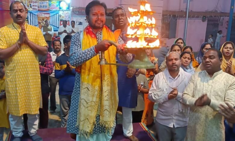 श्री सिद्ध हनुमान मंदिर के 90 वीं महाआरती में पंडित कमलेश्वर तिवारी हुए शामिल श्री सिद्ध हनुमान मंदिर के 90 वीं महाआरती में पंडित कमलेश्वर तिवारी हुए शामिल kshititech