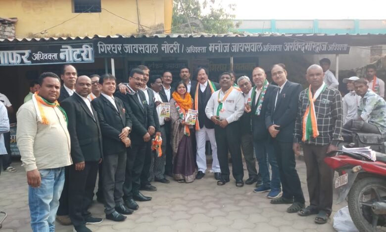 कांग्रेस प्रत्याशी रीना ने अधिवक्ताओं से न्यायालय परिसर में वोट मांगा कांग्रेस प्रत्याशी रीना ने अधिवक्ताओं से न्यायालय परिसर में वोट मांगा kshititech