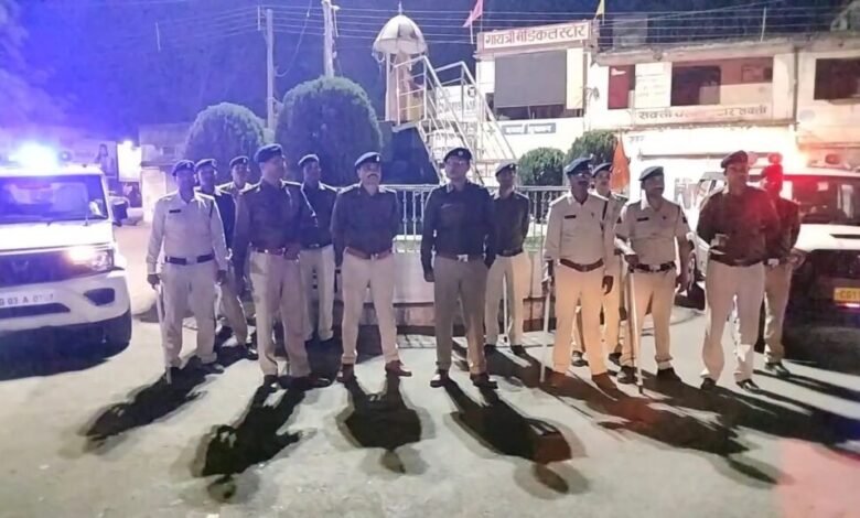 सक्ती नगर में शांतिपूर्ण मतदान के लिए पुलिस की सुरक्षा व्यवस्था मतदाताओं से की अपील सक्ती नगर में शांतिपूर्ण मतदान के लिए पुलिस की सुरक्षा व्यवस्था मतदाताओं से की अपील kshititech
