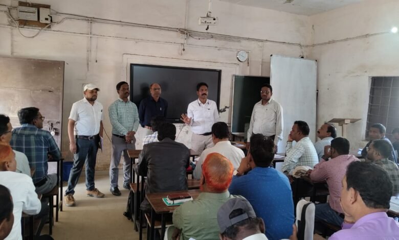 त्रिस्तरीय पंचायत चुनाव के लिए मतदान दल को दिया गया प्रशिक्षण त्रिस्तरीय पंचायत चुनाव के लिए मतदान दल को दिया गया प्रशिक्षण kshititech