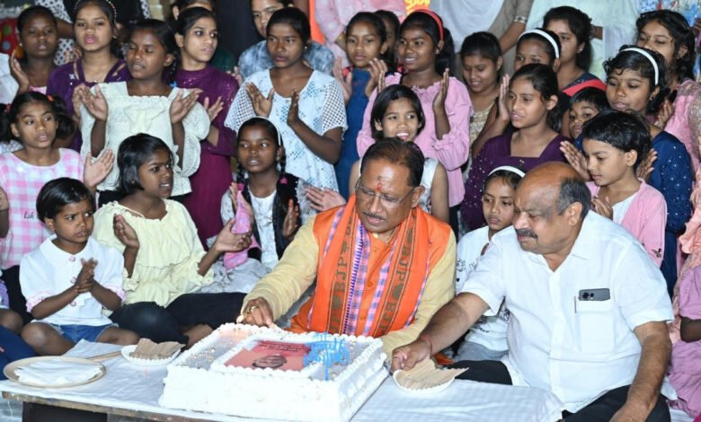 नन्ही मुस्कानों के संग मुख्यमंत्री साय ने मनाया अपना जन्मदिन नन्ही मुस्कानों के संग मुख्यमंत्री साय ने मनाया अपना जन्मदिन kshititech