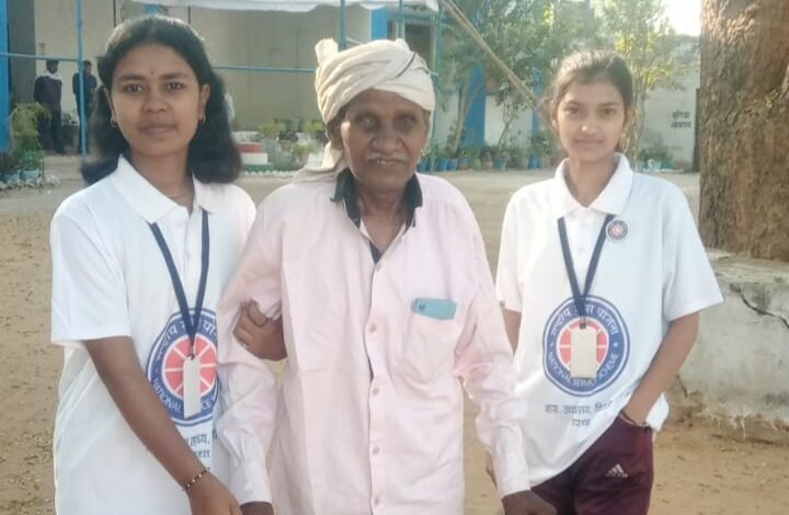 रासेयो के स्वयंसेवकों ने मतदान दिवस पर दी अपनी सेवाएं रासेयो के स्वयंसेवकों ने मतदान दिवस पर दी अपनी सेवाएं kshititech