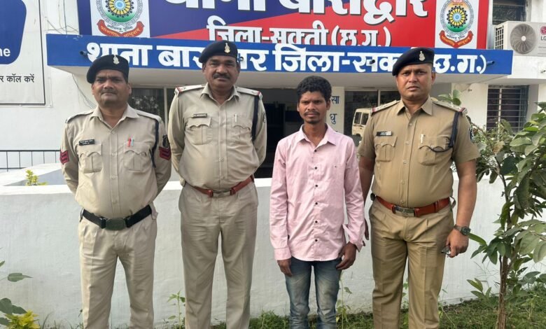 बेटा बना पिता का हत्यारा शराब पीने की विवाद का लेकर लोहे के डाई से सिर पर वार कर उतारा मौत के घाट बेटा बना पिता का हत्यारा शराब पीने की विवाद का लेकर लोहे के डाई से सिर पर वार कर उतारा मौत के घाट kshititech