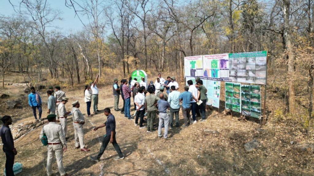 आईएफएस अधिकारियों की टीम ने धमतरी में मृदा संरक्षण और आजीविका पहल का किया अध्ययन आईएफएस अधिकारियों की टीम ने धमतरी में मृदा संरक्षण और आजीविका पहल का किया अध्ययन kshititech
