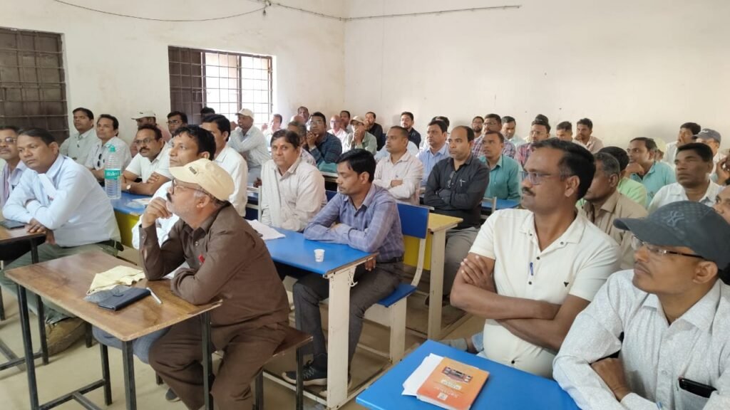 त्रिस्तरीय पंचायत चुनाव के लिए मतदान दल को दिया गया प्रशिक्षण त्रिस्तरीय पंचायत चुनाव के लिए मतदान दल को दिया गया प्रशिक्षण kshititech