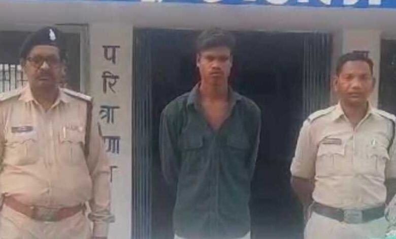 नाबालिग लड़की के साथ छेड़छाड़ के अश्लील वीडियो को सोशल मीडिया में अपलोड करने की धमकी देकर रुपये मांगने वाला आरोपी गिरफ्तार नाबालिग लड़की के साथ छेड़छाड़ के अश्लील वीडियो को सोशल मीडिया में अपलोड करने की धमकी देकर रुपये मांगने वाला आरोपी गिरफ्तार kshititech