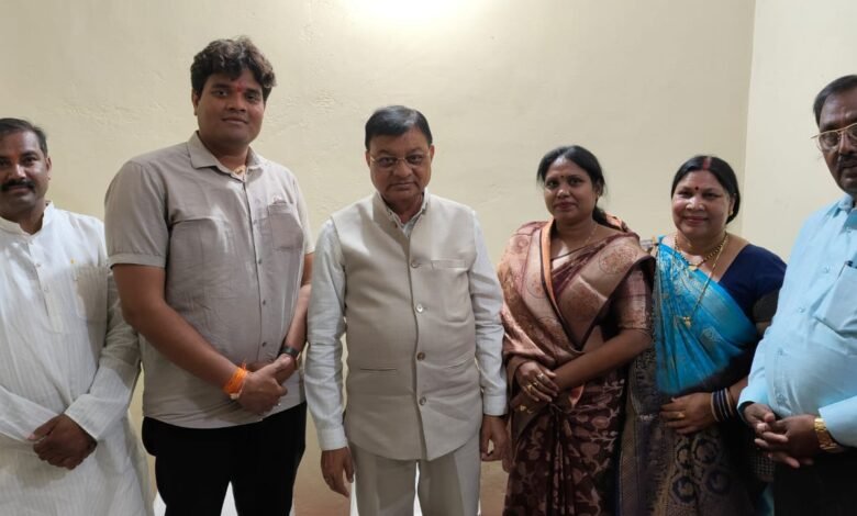 गोविंद देवांगन ने दी छुरी नगर पंचायत की नव निर्वाचित अध्यक्ष पद्मनी प्रीतम देवांगन को बधाई गोविंद देवांगन ने दी छुरी नगर पंचायत की नव निर्वाचित अध्यक्ष पद्मनी प्रीतम देवांगन को बधाई kshititech