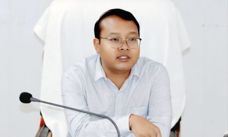 कलेक्टर ने ली साप्ताहिक समय सीमा की बैठक कलेक्टर ने ली साप्ताहिक समय सीमा की बैठक kshititech