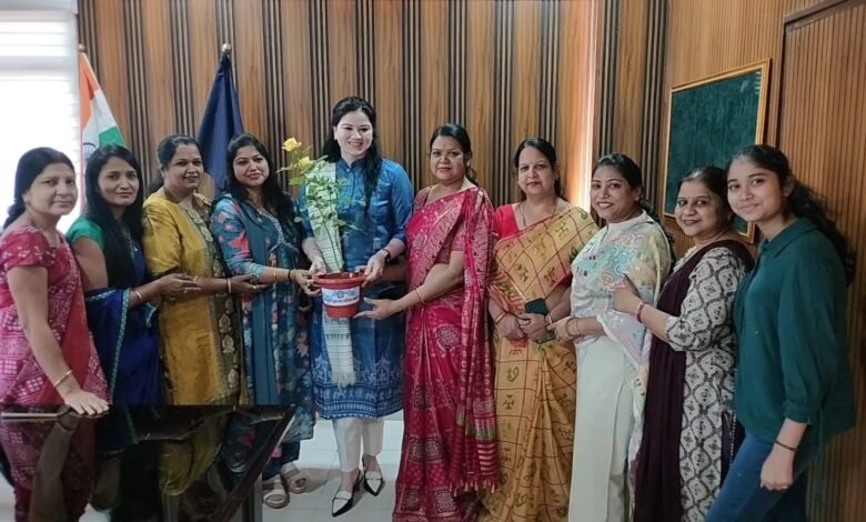 अंतरराष्ट्रीय महिला दिवस पर महिला जागृति शाखा द्वारा पुलिस अधीक्षक अंकिता शर्मा सहित महिलाओं का किया सम्मान अंतरराष्ट्रीय महिला दिवस पर महिला जागृति शाखा द्वारा पुलिस अधीक्षक अंकिता शर्मा सहित महिलाओं का किया सम्मान kshititech