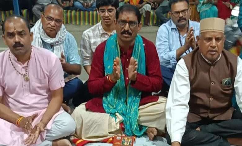 श्री सिद्ध हनुमान मंदिर के 95 वीं महाआरती में पंडित विकास चौबे हुए शामिल श्री सिद्ध हनुमान मंदिर के 95 वीं महाआरती में पंडित विकास चौबे हुए शामिल kshititech