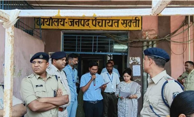 सड़क दुर्घटना में घायल हो जाने के कारण निर्वाचन अधिकारी की अनुपस्थिति के कारण जनपद अध्यक्ष, उपाध्यक्ष का चुनाव टला अब 23 मार्च को होगा सड़क दुर्घटना में घायल हो जाने के कारण निर्वाचन अधिकारी की अनुपस्थिति के कारण जनपद अध्यक्ष, उपाध्यक्ष का चुनाव टला अब 23 मार्च को होगा kshititech