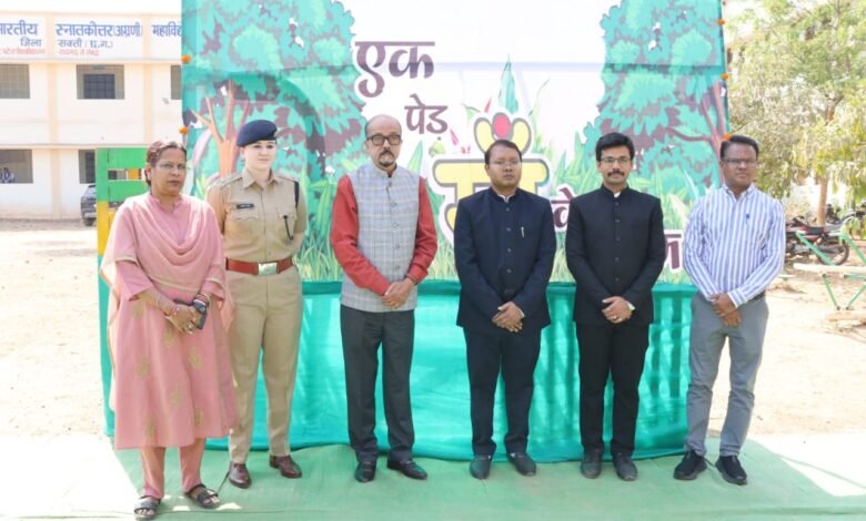 राज्यपाल श्री रमेन डेका पहुंचे नवगठित जिला सक्ती, कलेक्टर-एसपी ने किया स्वागत राज्यपाल श्री रमेन डेका पहुंचे नवगठित जिला सक्ती, कलेक्टर-एसपी ने किया स्वागत kshititech